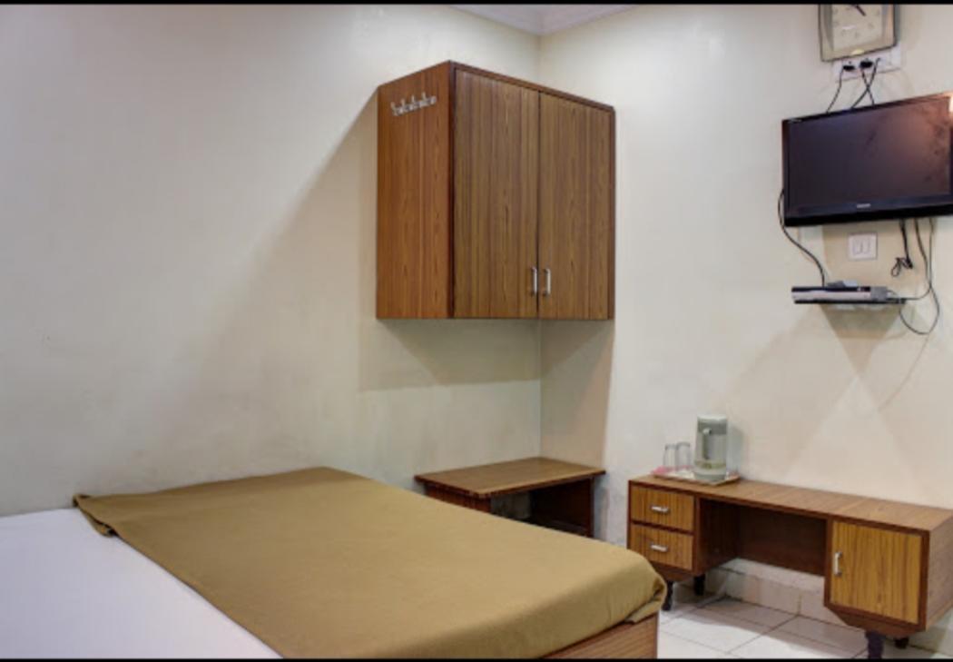 Hotel Super Мумбаи Экстерьер фото